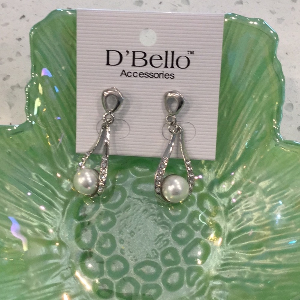 🌴NWT Too Awesome Crystal / Silver Earrings Wardrobe Must Have Fun To Wear 🌴